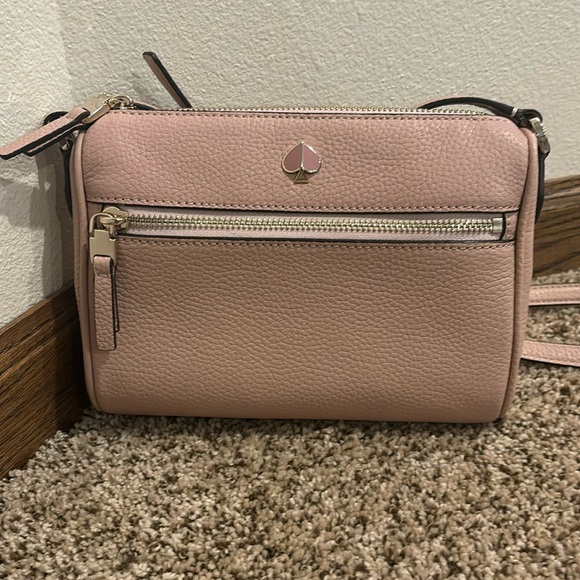 kate spade Handbags - NWOT Kate Spade Purse